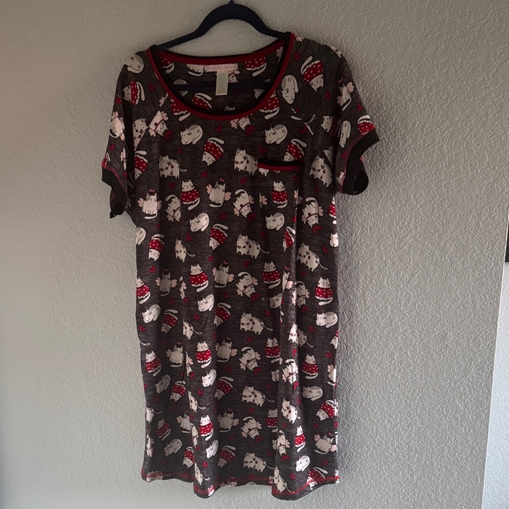 Sleep Shirt/Nightgown with Red Accents and Cute Valentines Cat Design